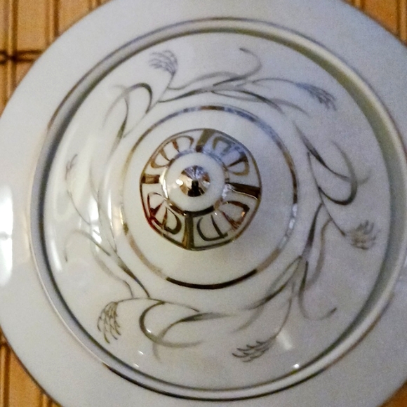 Vintage China - Platinum Garland Sugar Bowl & Lid manufactured by Harmony House - Picture 6 of 16